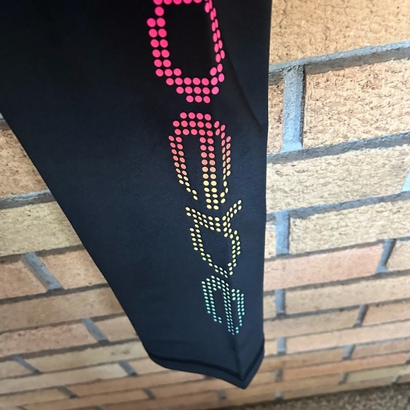 NWT Bebe Sport Rainbow Dot Capri Athletic Leggings Size 1X - Picture 2 of 5